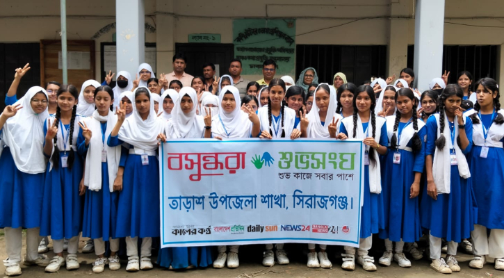 তাড়াশে কৃতী শিক্ষার্থীদের সংবর্ধনা দিল বসুন্ধরা শুভসংঘ
